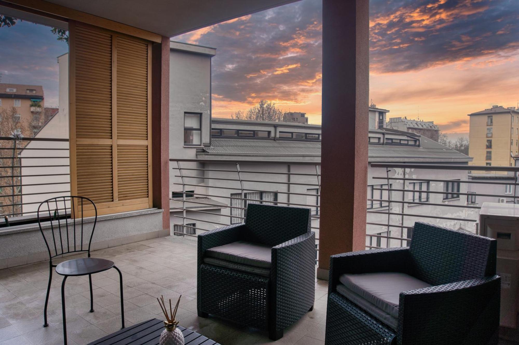 Cozy And Charming 2-bedroom In Isola With Big Terrace Apartment Mailand