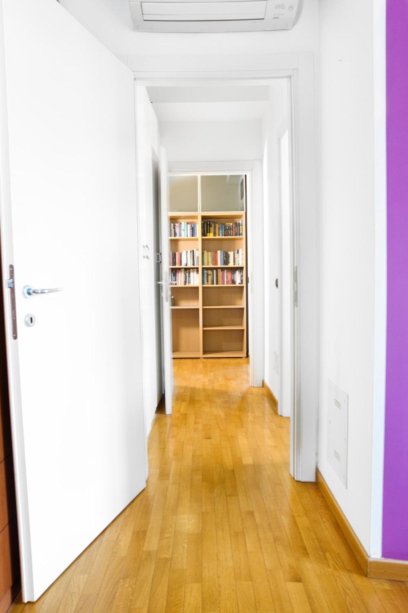 Cozy And Charming 2-bedroom In Isola With Big Terrace * Mailand